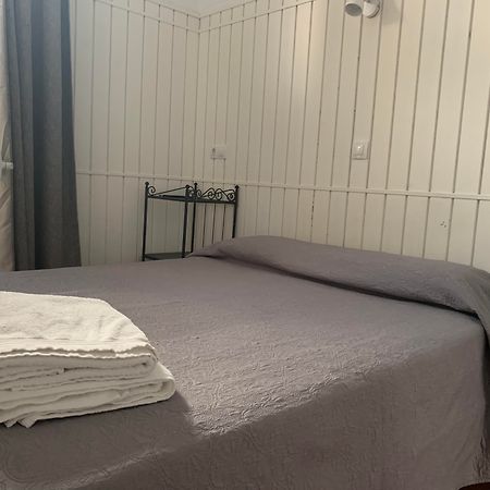 Hostal Alcobia Sevilla Bagian luar foto