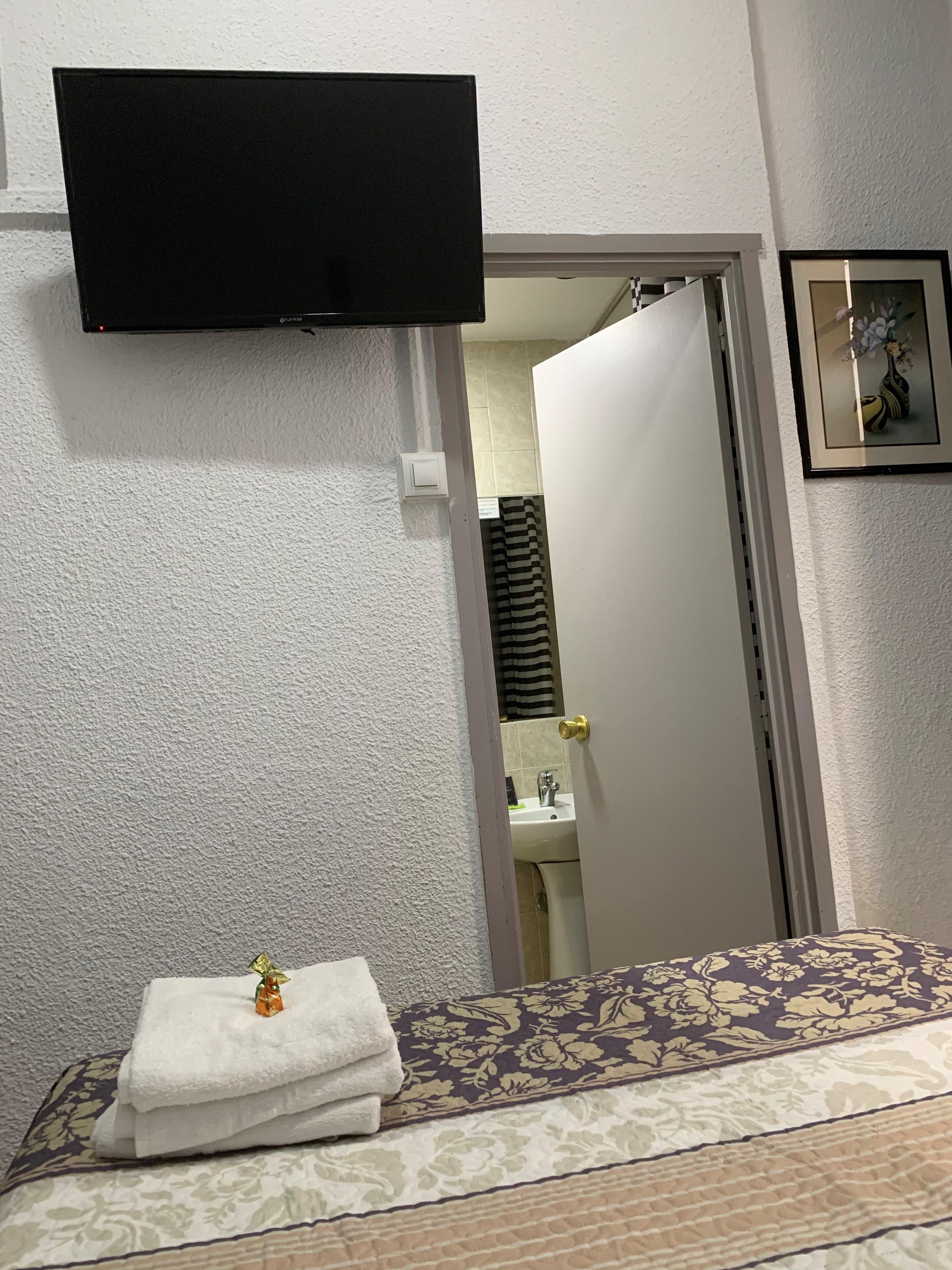 Hostal Alcobia Sevilla Bagian luar foto