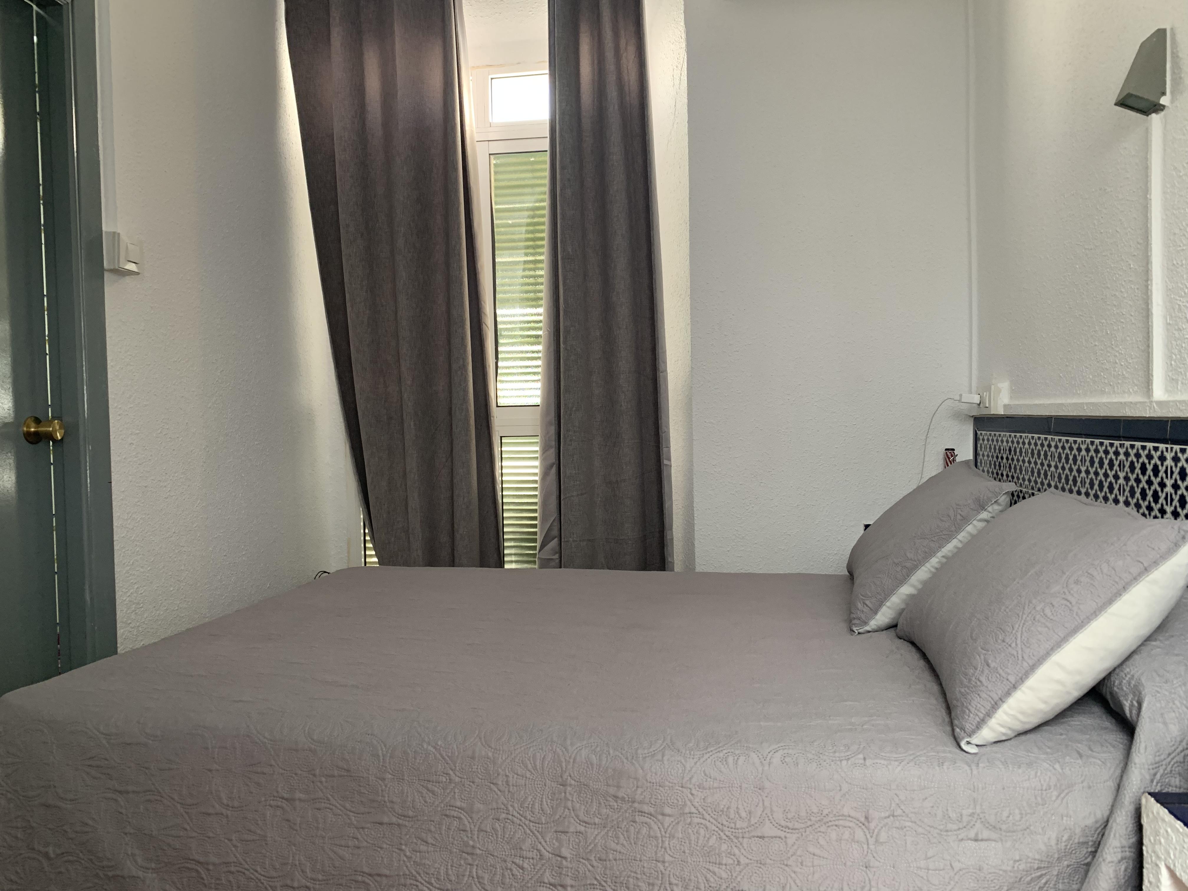 Hostal Alcobia Sevilla Bagian luar foto