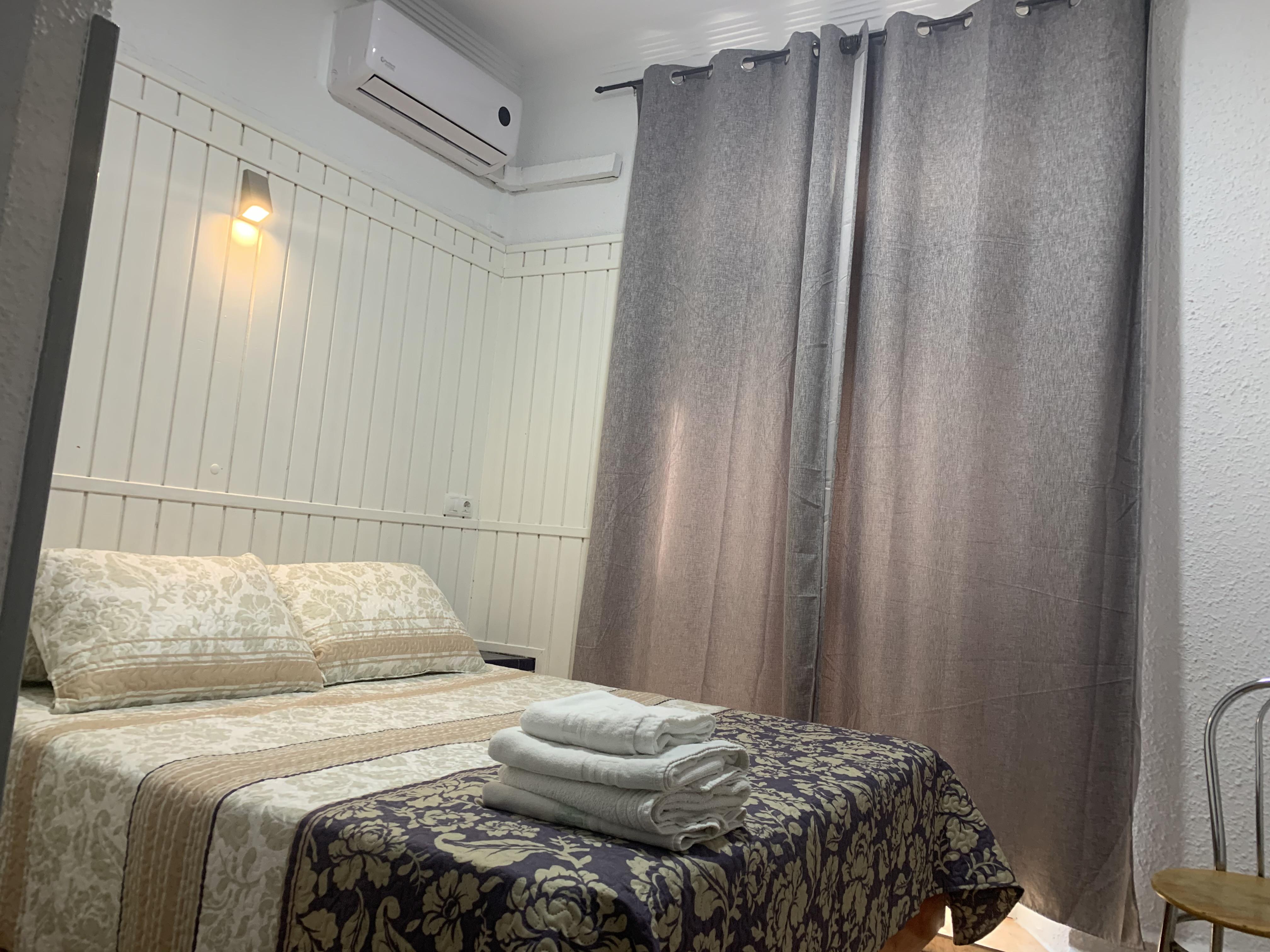 Hostal Alcobia Sevilla Bagian luar foto