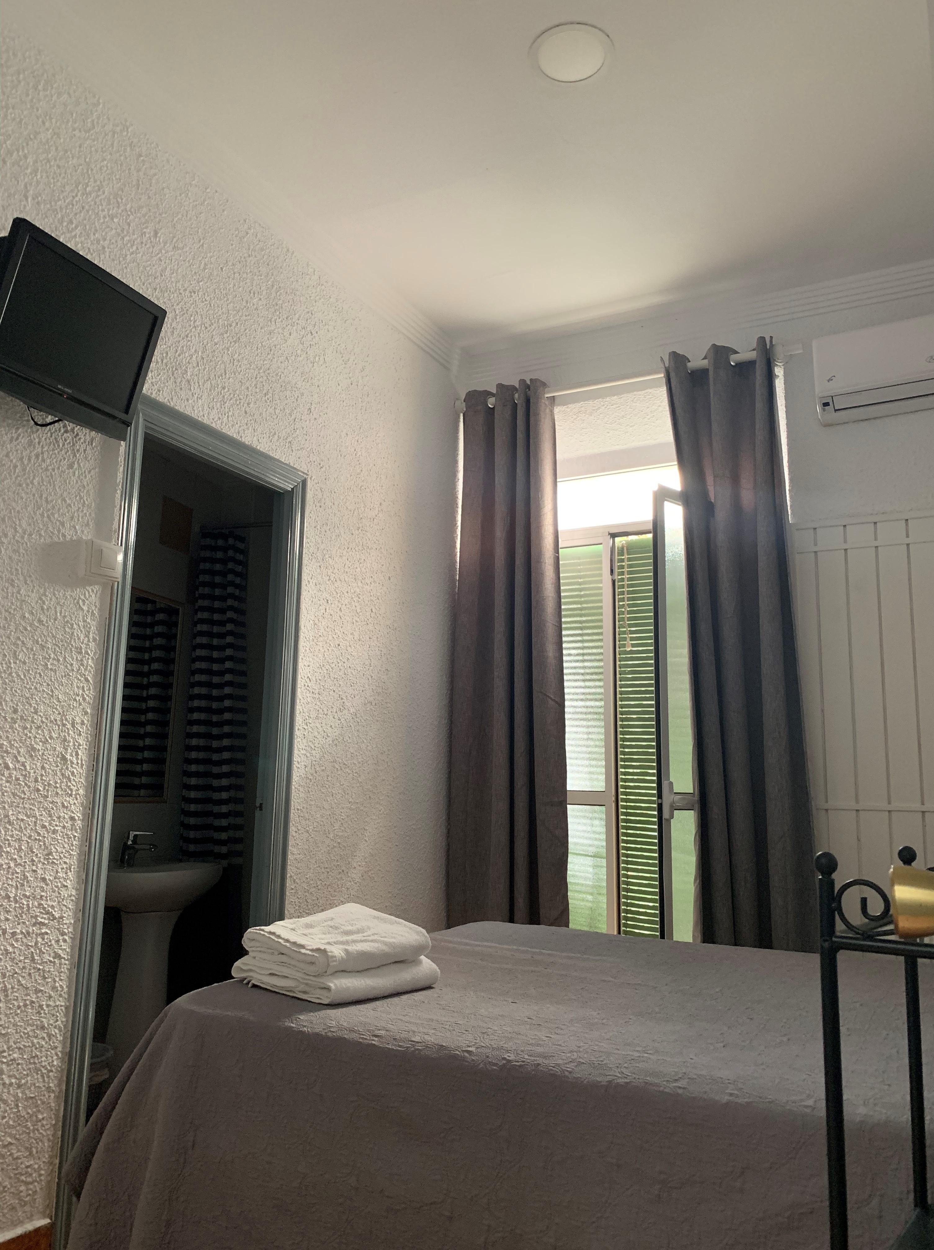 Hostal Alcobia Sevilla Bagian luar foto