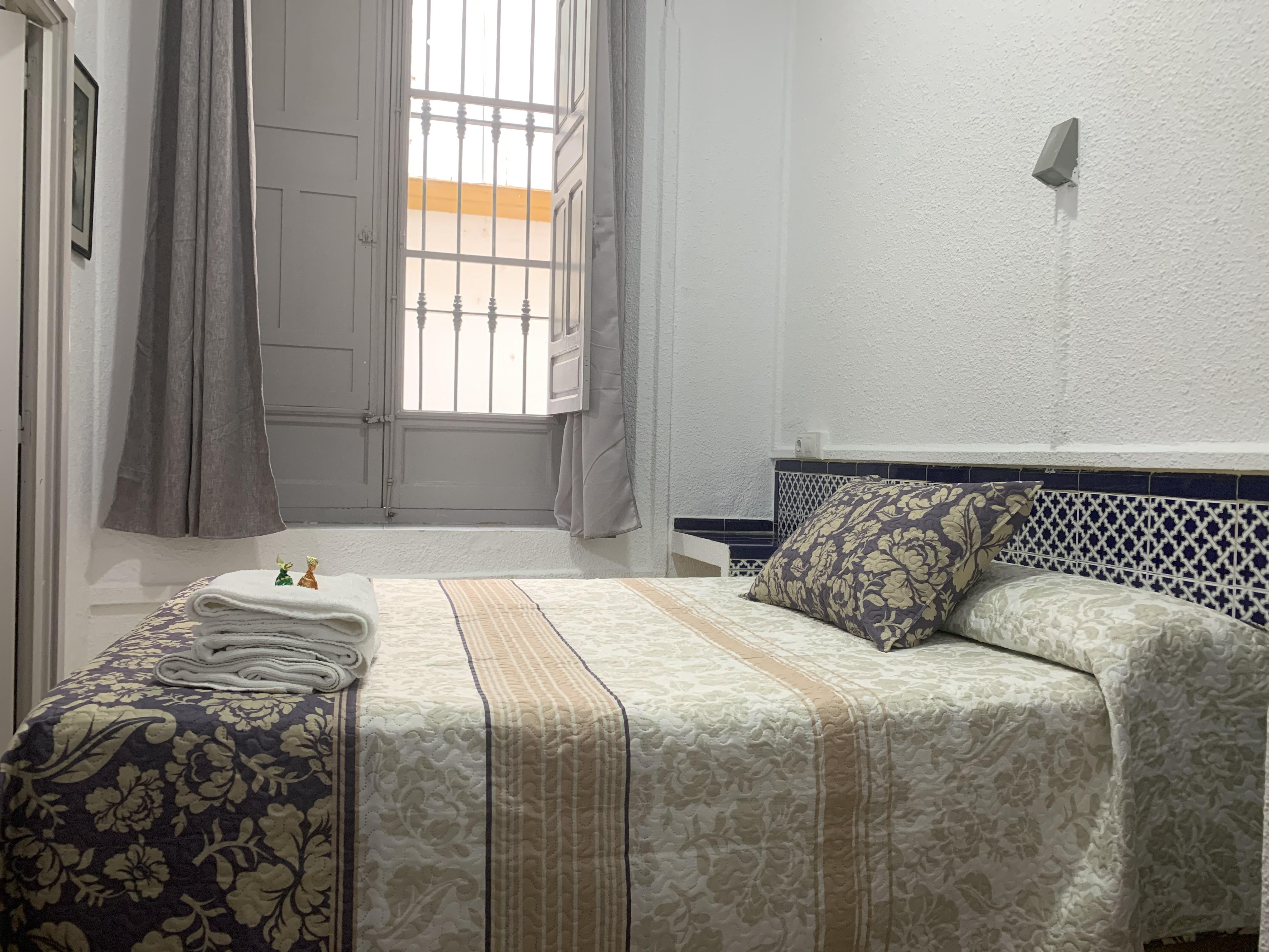 Hostal Alcobia Sevilla Bagian luar foto