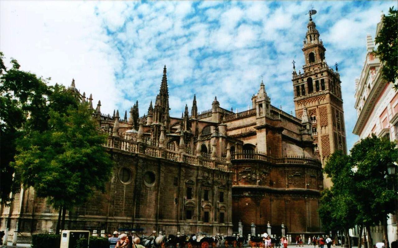 Hostal Alcobia Sevilla Bagian luar foto