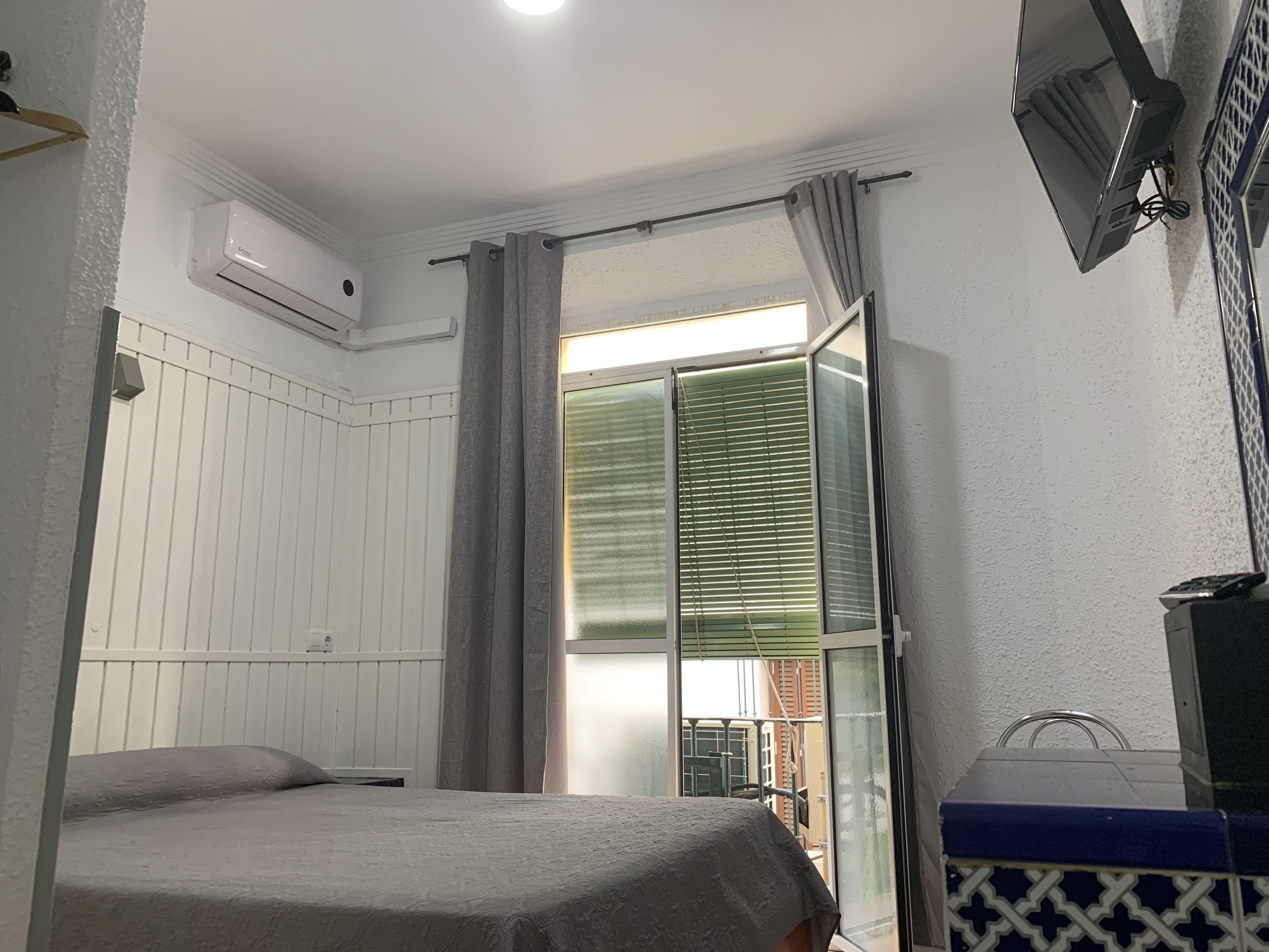 Hostal Alcobia Sevilla Bagian luar foto