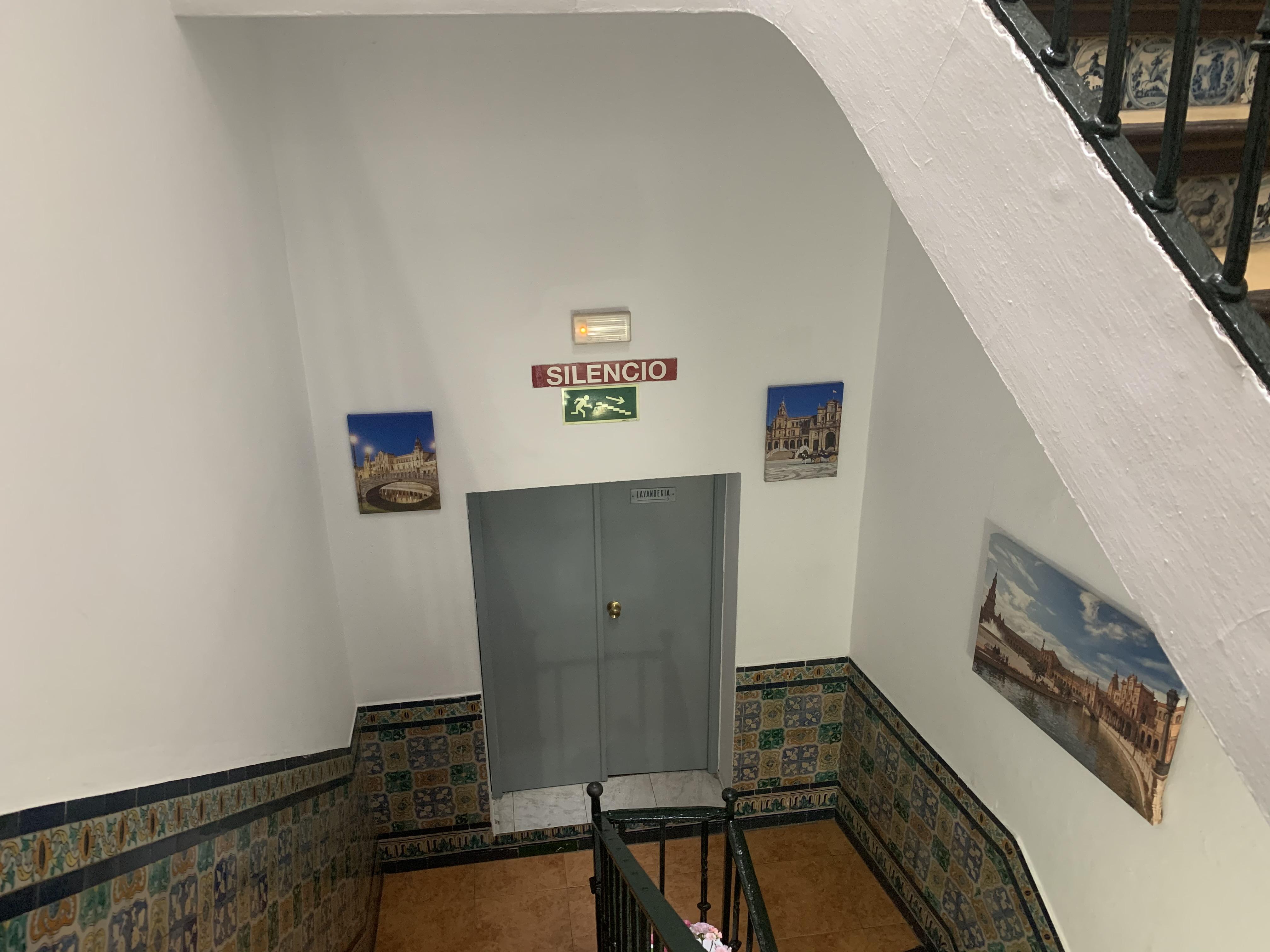 Hostal Alcobia Sevilla Bagian luar foto