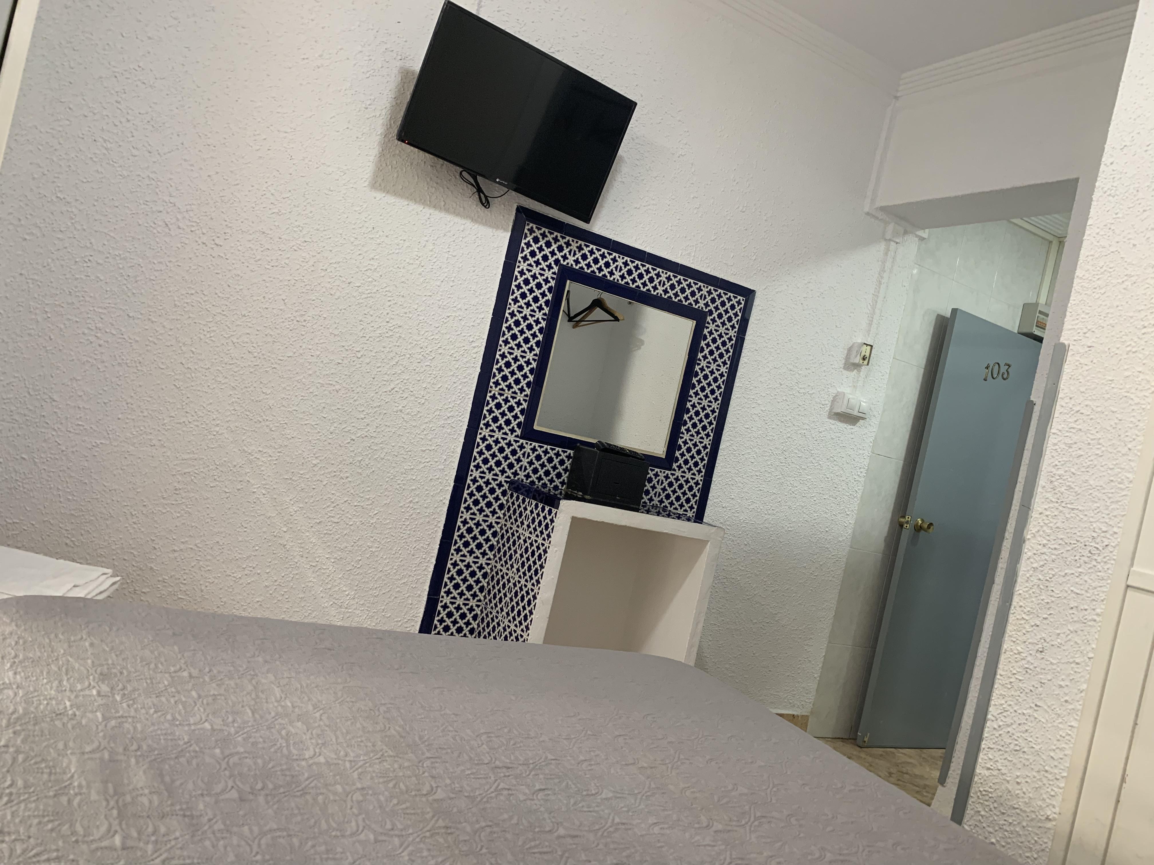 Hostal Alcobia Sevilla Bagian luar foto