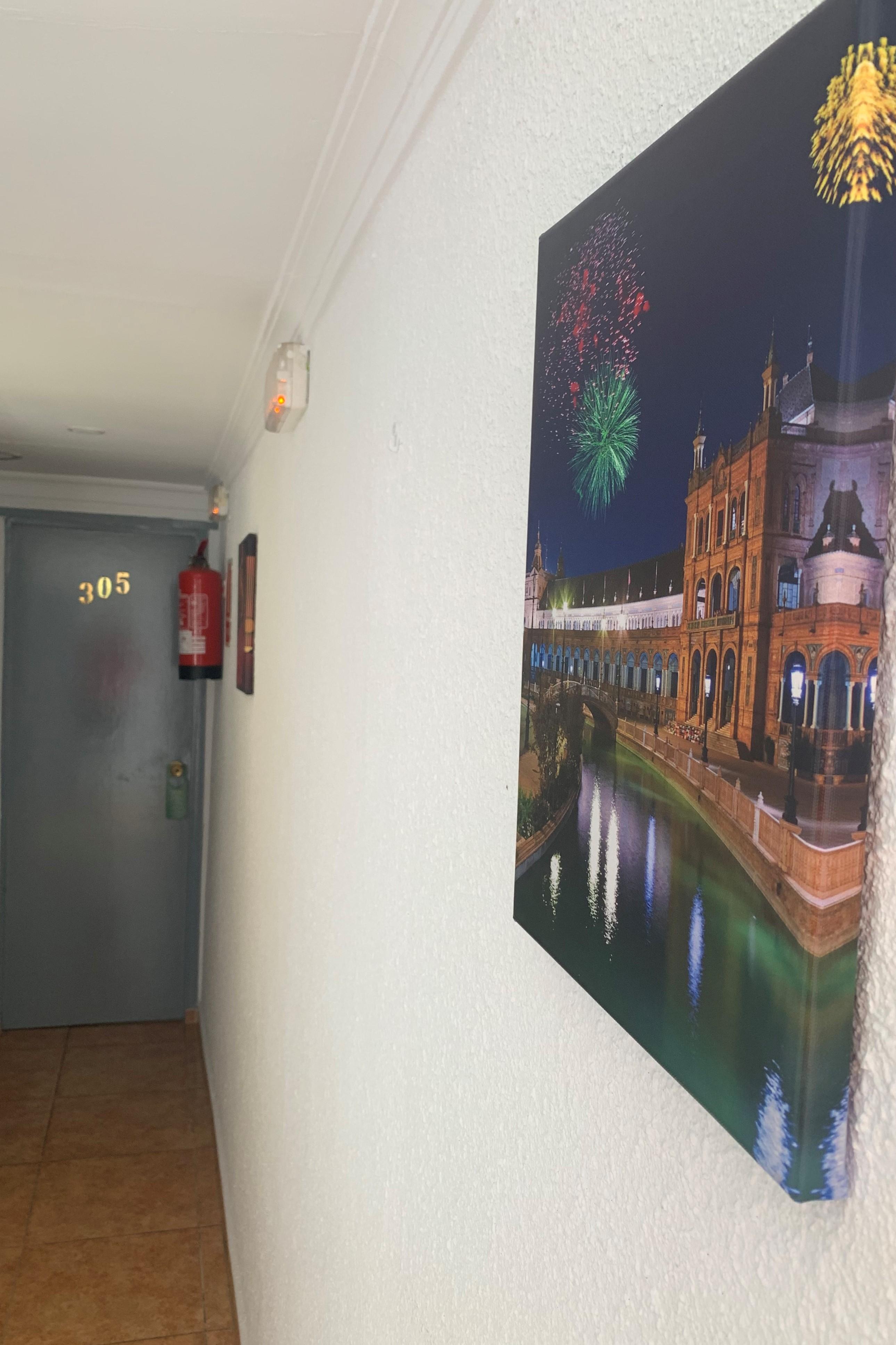 Hostal Alcobia Sevilla Bagian luar foto