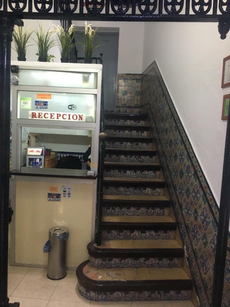 Hostal Alcobia Sevilla Bagian luar foto
