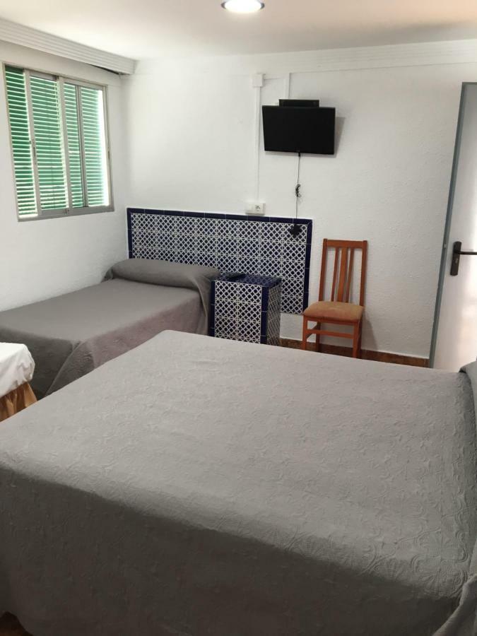 Hostal Alcobia Sevilla Bagian luar foto
