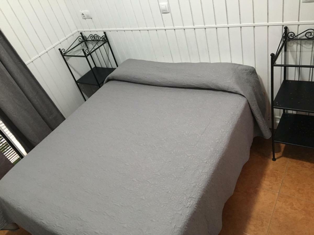 Hostal Alcobia Sevilla Bagian luar foto