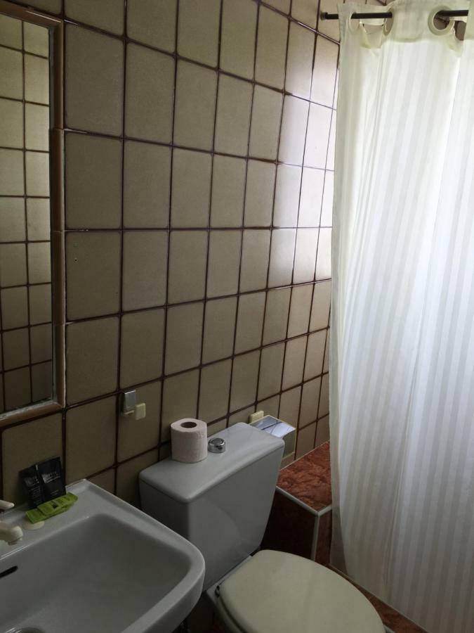 Hostal Alcobia Sevilla Bagian luar foto