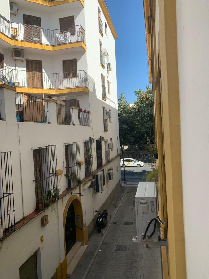 Hostal Alcobia Sevilla Bagian luar foto