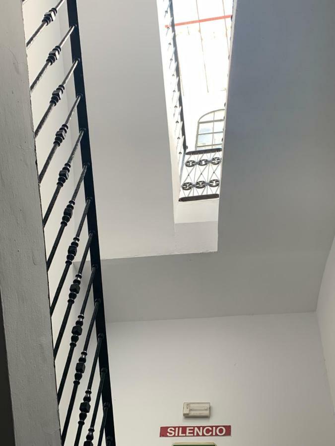 Hostal Alcobia Sevilla Bagian luar foto