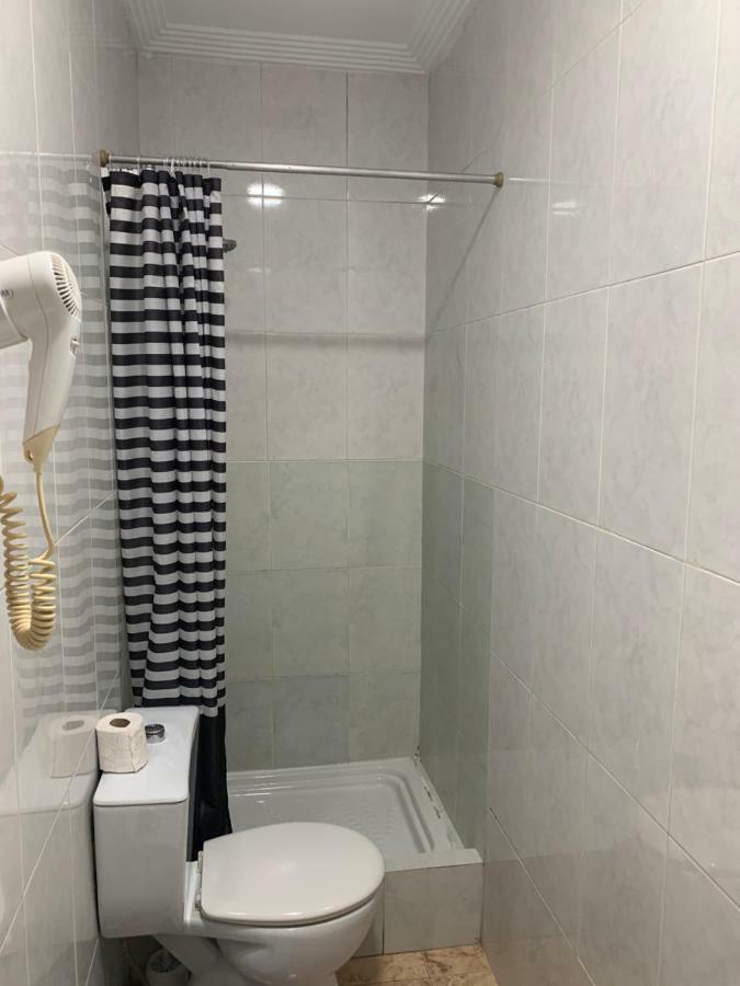 Hostal Alcobia Sevilla Bagian luar foto