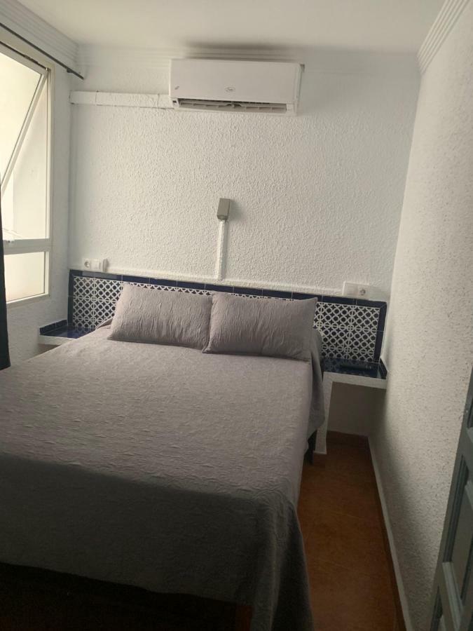 Hostal Alcobia Sevilla Bagian luar foto